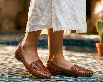 Moroccan Leather Huarache Sandals Women, Handwoven Closed Toe Flats, Boho Artisan Cognac