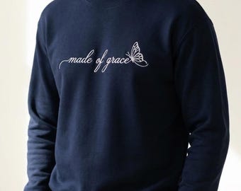 Sweat-shirt Made of Grace, sweat-shirt papillon brodé, chemise inspirée de la foi, cadeau chrétien pour elle, sweat-shirt coquette élégant