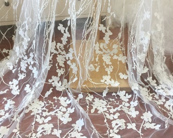 Tela de encaje nupcial color blanco roto: bordado floral, 54" de ancho, cortada a medida