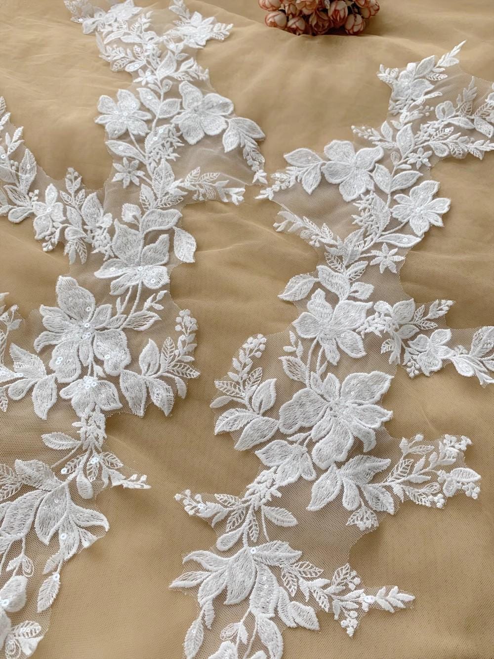 Abito da sposa in oro con paillettes fiore Applique cucito pizzo ricamato paille