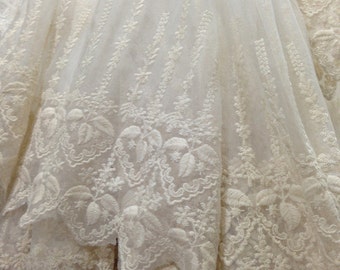Tela de encaje floral blanco roto con bordados: ropa de novia, decoración del hogar