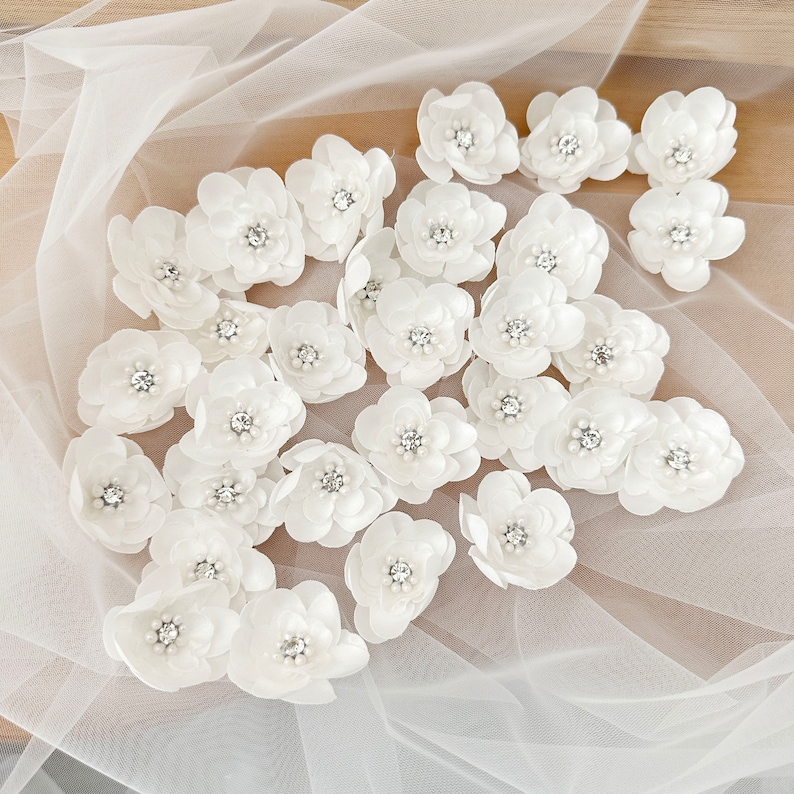 100 pezzi bianco sporco 3D strass fiore con perline applique in pizzo, motivo fiore patch per velo da sposa copricapo da sposa fiori per capelli immagine 5