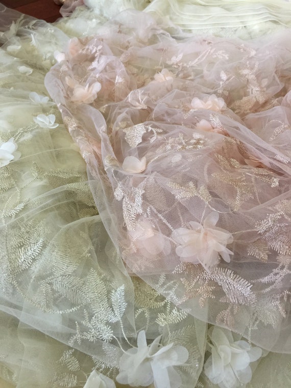 Tissu dentelle fleur 3D en pêche, Tulle tissu de mariée dentelle tissu Tulle brodé, fil métallique Couture mariage robe de tissu 599767 Tissu dentelle fleur 3D en pêche, Tulle tissu de mariée dentelle tissu Tulle brodé, fil métallique Couture mariage robe de tissu 599767