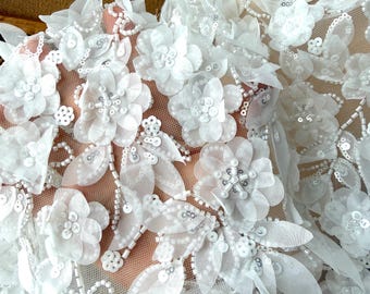 Koronka Haute Couture z 3D koralikami w kolorze ecru, tiul na suknię ślubną