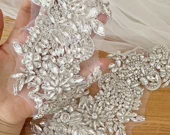 Ręcznie robiona para kryształowych aplikacji z kryształkami, szarfa ślubna, suknia ślubna (11 x 31 cm)