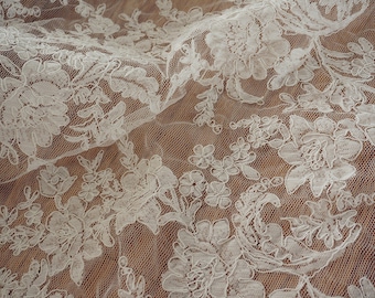 Ivory Alencon Lace Fabric: Scalloped Edge Bridal Wedding Gown Lace