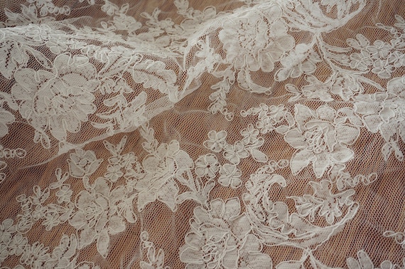 Ivory Alencon Lace Fabric: Scalloped Edge Bridal Wedding Gown Lace