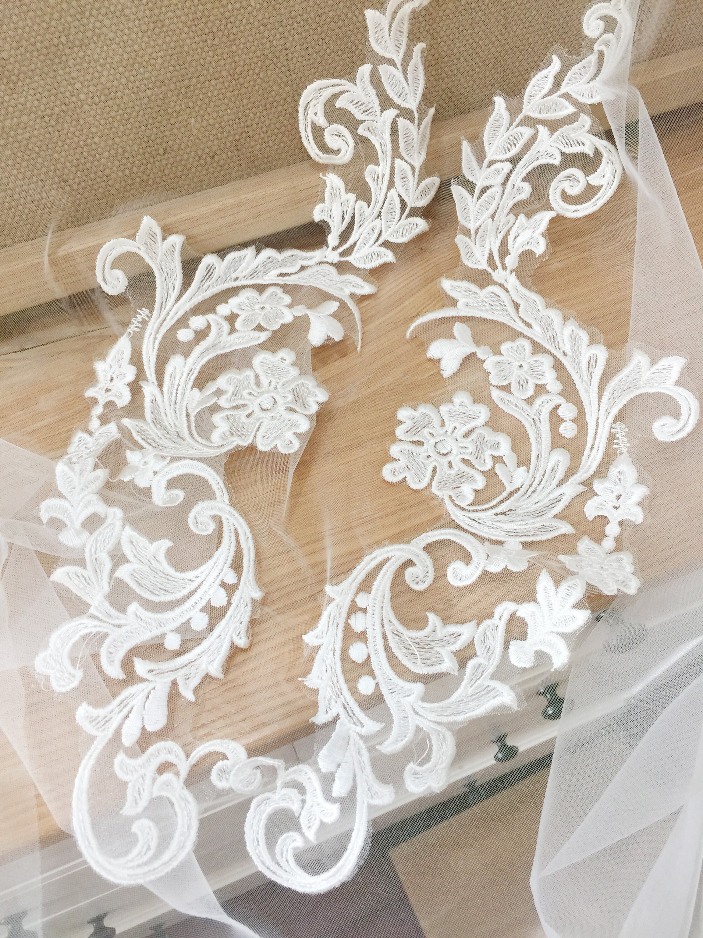 Aplique De Encaje Bordado 3D Con Parche Floral | Ribete Transparente | Para Vestidos De Novia Y Decoración | Color Plateado