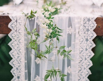 Tejido de encaje con bordado floral en color blanco roto: encaje francés para novias