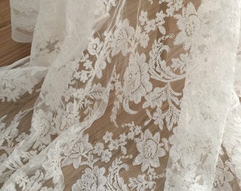 Ivory Alencon Lace Fabric: Scalloped Edge Bridal Wedding Gown Lace