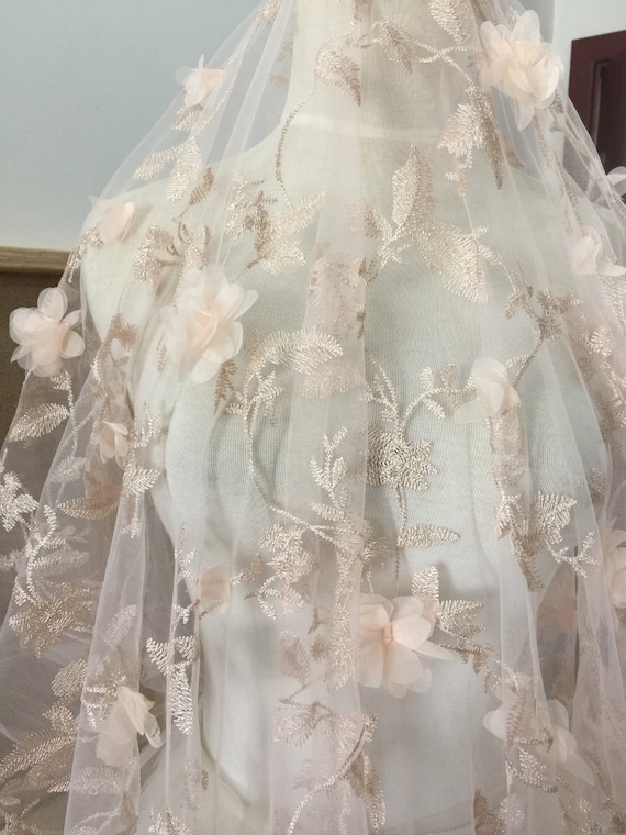 Tissu dentelle fleur 3D en pêche, Tulle tissu de mariée dentelle tissu Tulle brodé, fil métallique Couture mariage robe de tissu 599767 Tissu dentelle fleur 3D en pêche, Tulle tissu de mariée dentelle tissu Tulle brodé, fil métallique Couture mariage robe de tissu 599767