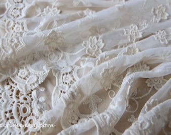 Tela de encaje de algodón con bordado floral color crema - 119 cm de ancho