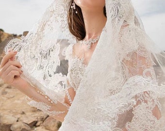 Warm White Alencon Lace Fabric: Floral Embroidery, Bridal Wedding Gown