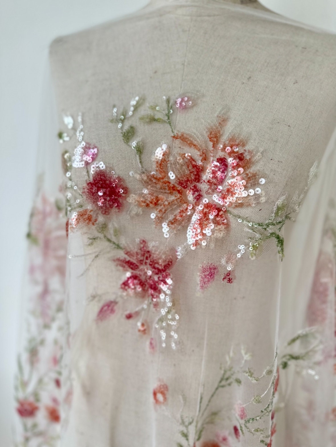 Tissu dentelle couture géométrique rose clair 3D avec fleurs, 1 mètre avec tulle rose, robe de mariée tissu en dentelle de mariée par mètre