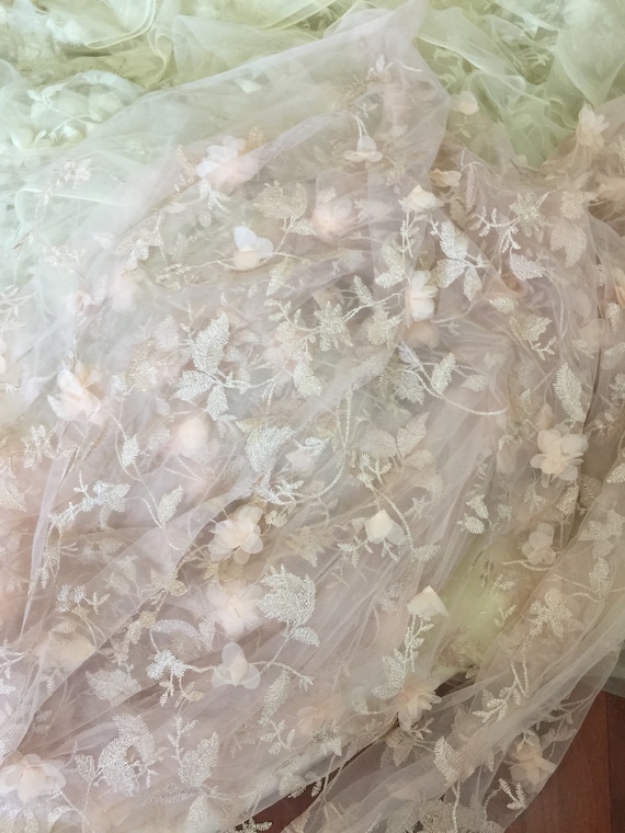 Tissu dentelle fleur 3D en pêche, Tulle tissu de mariée dentelle tissu Tulle brodé, fil métallique Couture mariage robe de tissu 599767 Tissu dentelle fleur 3D en pêche, Tulle tissu de mariée dentelle tissu Tulle brodé, fil métallique Couture mariage robe de tissu 599767
