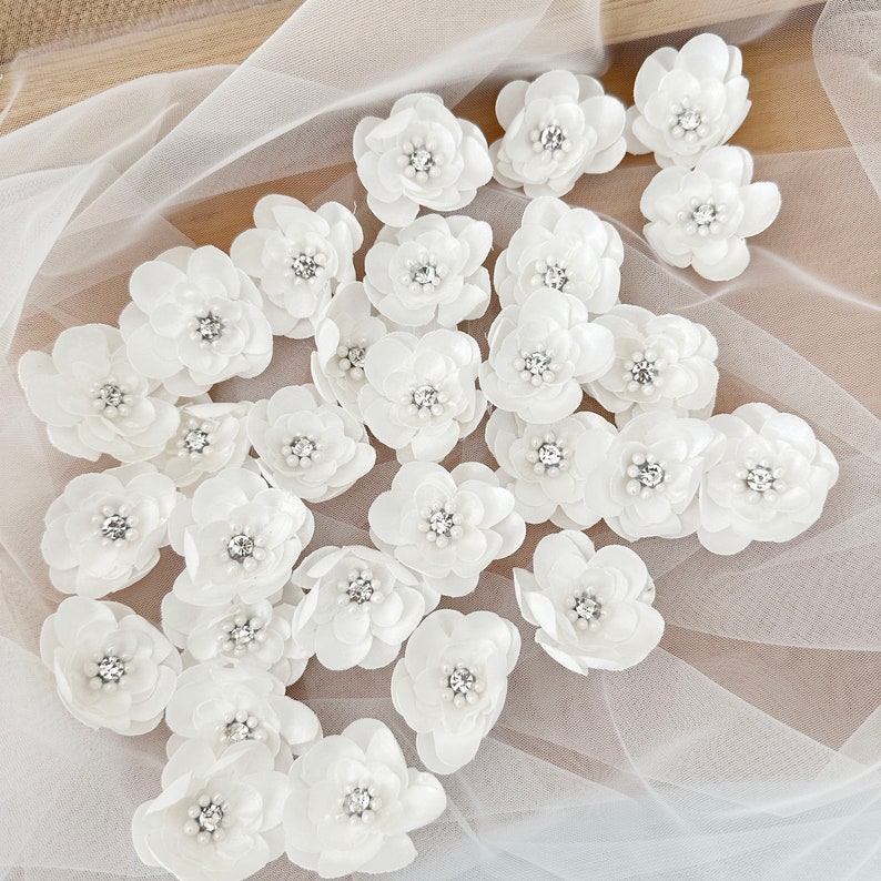 100 pezzi bianco sporco 3D strass fiore con perline applique in pizzo, motivo fiore patch per velo da sposa copricapo da sposa fiori per capelli immagine 2