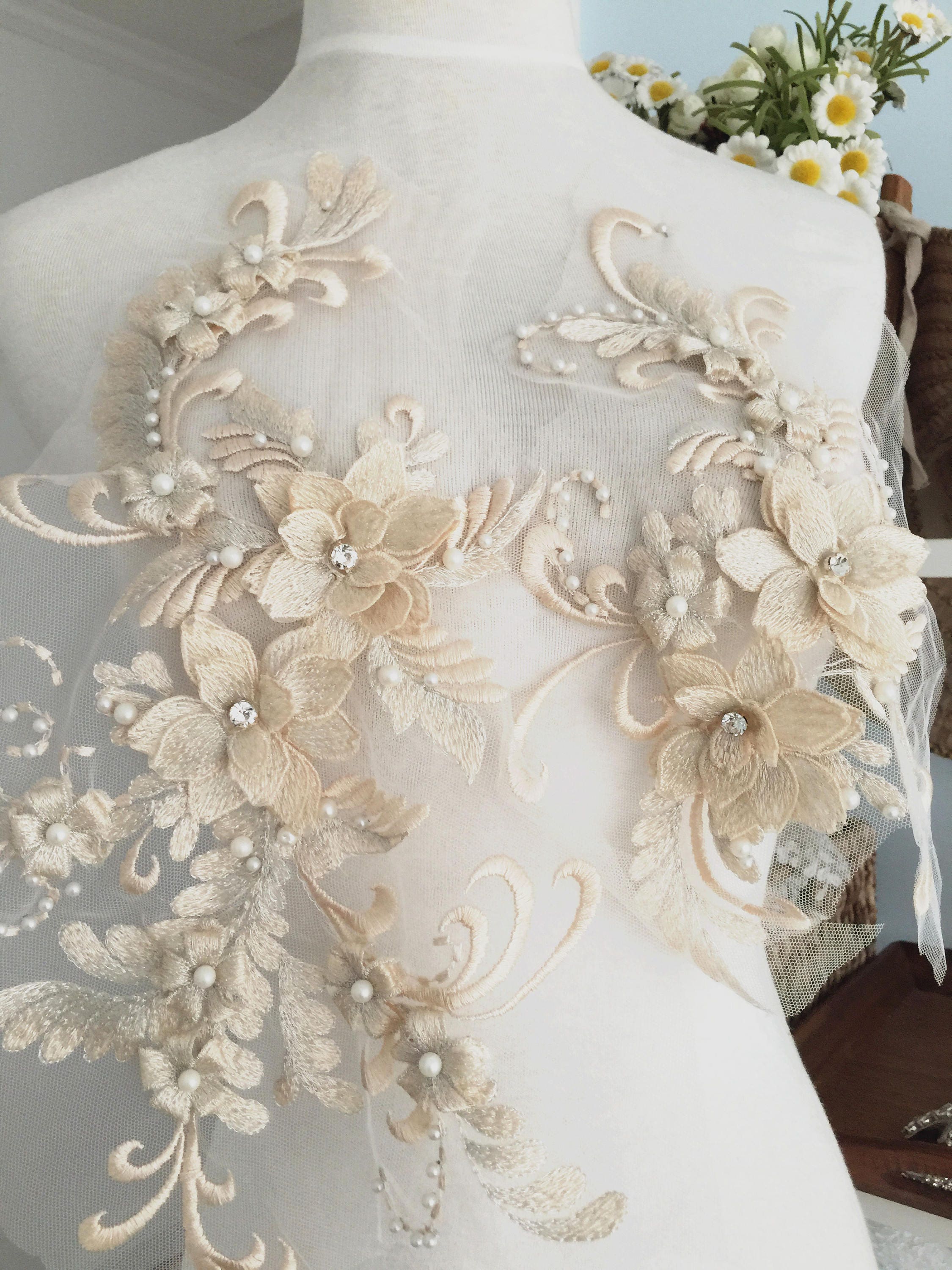 Luxury Pearl Beaded Lace Applique 3D Flora Embroidery Sew on Wedding Dress Motif Luxury Pearl Beaded Lace Applique 3D Flora Embroidery Sew on Wedding Dress Motif