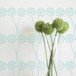 Plantilla de flor de ajo de The Stencil Studio. Plantilla reutilizable para decoración del hogar, bricolaje, muebles, paredes y manualidades. Fácil de usar. 10003