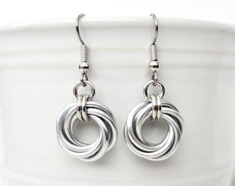 Classic silver aluminum earrings, chainmail love knot, small circle - everyday wear, lightweight and non-tarnish