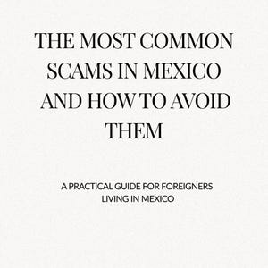 Könnte beinhalten: Auf cremefarbenem Hintergrund steht der Text: "THE MOST COMMON SCAMS IN MEXICO AND HOW TO AVOID THEM." Darunter steht: "A PRACTICAL GUIDE FOR FOREIGNERS LIVING IN MEXICO."