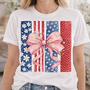 Puede incluir: Un juego de tres tazas de cerámica con un acabado mate moteado. Las tazas son en tonos crema, gris claro y gris oscuro. Cada taza tiene un diseño simple y minimalista, ideal para café o té.