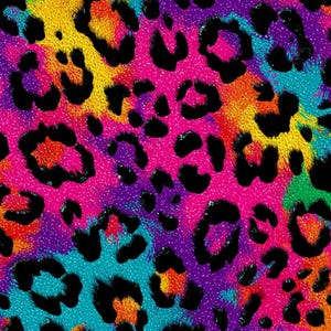 Puede incluir: Un vibrante estampado de leopardo multicolor. El diseño presenta manchas negras sobre un fondo de tonos rosa brillante, amarillo, naranja, azul y morado. El efecto general es un diseño textil audaz y llamativo.
