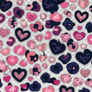 Puede incluir: Un patrón repetido de corazones rosas, azul marino y morados y formas de estampado de leopardo. Algunos corazones son brillantes, otros son de color sólido. También hay frascos de perfume y formas de flores.