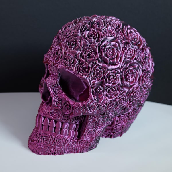 Black and Purple Rose-Covered Skull Sculpture – Gothic 3D Printed Decor