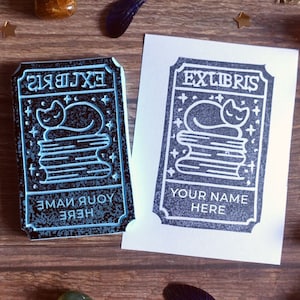 Ex Libris Stempel - Schlafende Katze und Bücher - Handgeschnitztes Stempelgummi - Individuelles Ex Libris Stempel - Bibliothek Stempel - Geschenk für Buchliebhaber