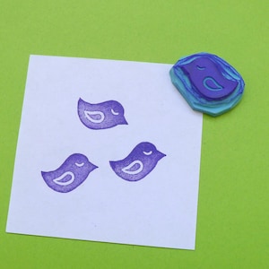 Tampon Petit oiseau - Tampon en caoutchouc sculpté à la main - Mini tampon - Tampon de scrapbooking - Fabrication de cartes - Papeterie DIY - Tampon de journal - Gravure