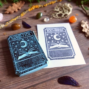 Custom Ex Libris Stamp Moon and Book Hand Carved Rubber Stamp Custom Bookplate Stamp Library Stamp Book Lover Gift zdjęcie 2