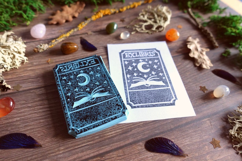 Custom Ex Libris Stamp Moon and Book Hand Carved Rubber Stamp Custom Bookplate Stamp Library Stamp Book Lover Gift zdjęcie 2