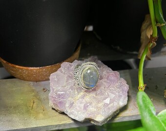 Bague style balinais en labradorite flashy sur cuivre