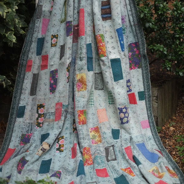 Patchwork kantha quilt, Kantha throw, Sari blanket, Indian throw, Vintage kantha quilt, Pink Sari throw, Kantha blanket,Boho throw