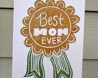 Tarjeta con grabado en linóleo "La mejor mamá del mundo" con sobre.