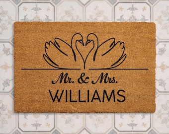 Mr and Mrs Doormat, Personalized Couple Doormat, Custom Last Name Door Mat, Wedding Gift Doormat, Housewarming Gift, Modern Script Entry Rug