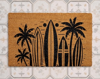 Felpudo de playa con forma de tabla de surf, felpudo de bienvenida con palmeras costeras, felpudo de verano para la puerta principal, decoración tropical de surf, felpudo de fibra de coco para casa de playa.