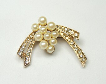 Vintage Brooch Pearl Brooch, Crystal Set Brooch