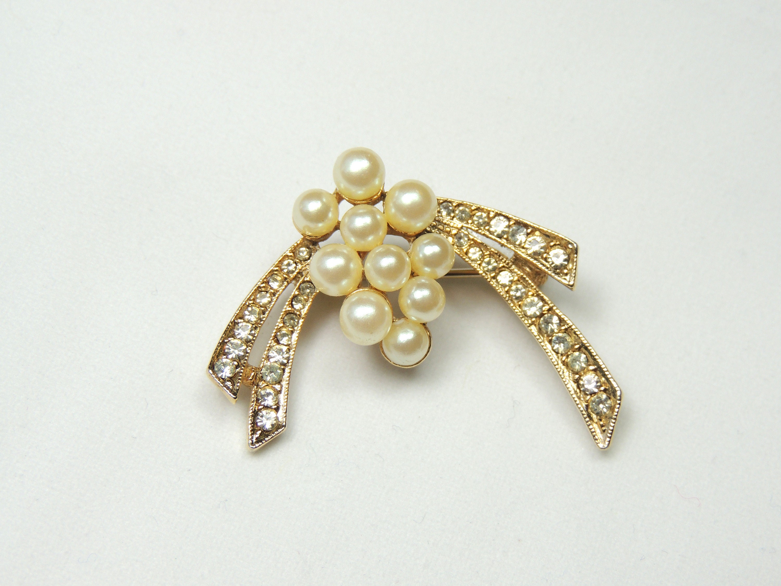 Vintage Brooch Pearl Brooch, Crystal Set Brooch