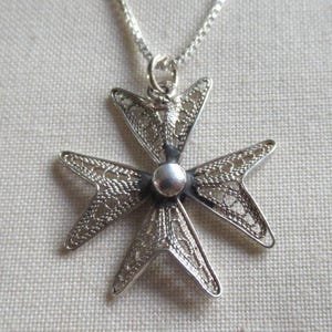 Vintage 60&#39;s sterling silver filigree Maltese cross pendant necklace 16&quot; 925 3.83g (27945)