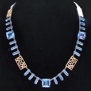 Collier Art Déco bleu facetté avec pierres de cristal (16 pouces) (26975)