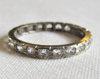 Vintage 80's 9ct white gold eternity ring size L set with clear spinel gemstones 375 (11363)