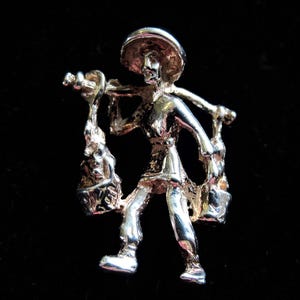Vintage 60's sterling silver water bearer or carrier Aquarius charm 925 (19407) image 1