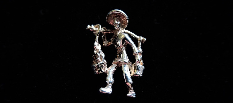 Vintage 60's sterling silver water bearer or carrier Aquarius charm 925 (19407) image 1