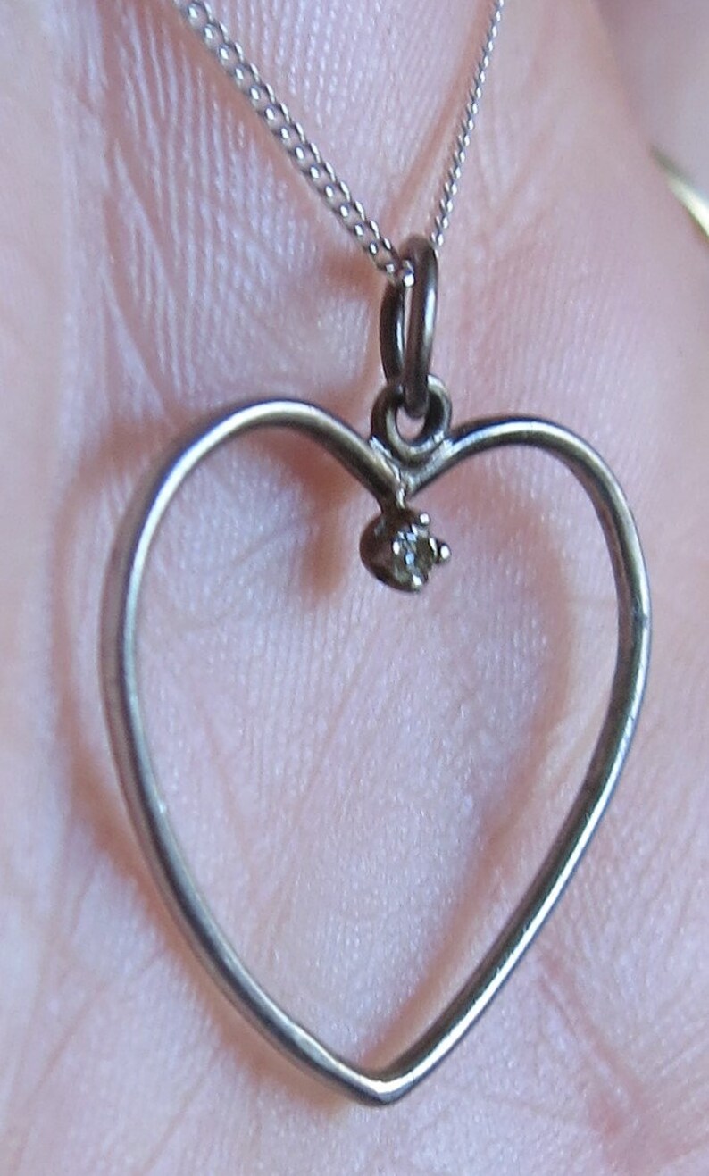 9592 Vintage 80/'s sterling silver heart shape pendant set with a clear stone necklace chain 20 inches love valentine 925