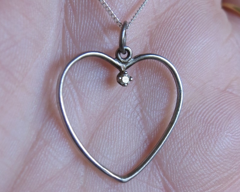 9592 Vintage 80/'s sterling silver heart shape pendant set with a clear stone necklace chain 20 inches love valentine 925
