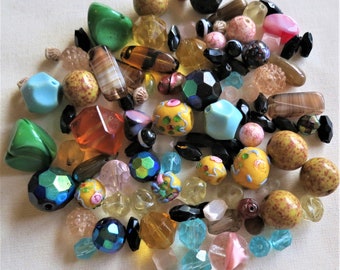 200 x vintage multi-colour glass beads mix selection crafts jewellery making beading bead assortment 1920's to 1970's