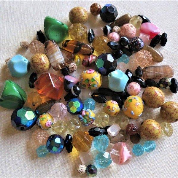 200 x vintage multi-colour glass beads mix selection crafts jewellery making beading bead assortment 1920's to 1970's