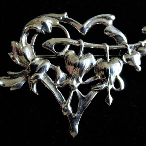 Vintage 80's Art Nouveau revival heart shaped brooch pin Bleeding heart flowers silver tone (24669)