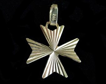 Vintage 70's 18ct gold Maltese cross diamond cut pendant 750 0.82g (23074)